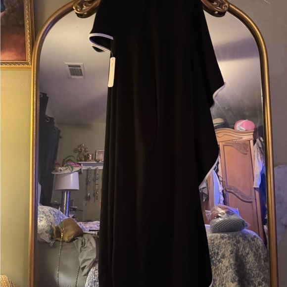 Chic Black Jumpsuit with White Accents - Picture 2 of 7